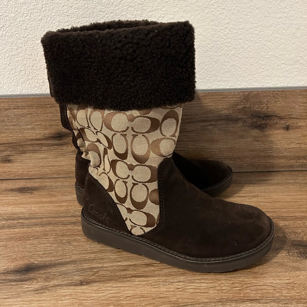 Coach signature logo suede and fleece brown boots (Kelly). Size 6